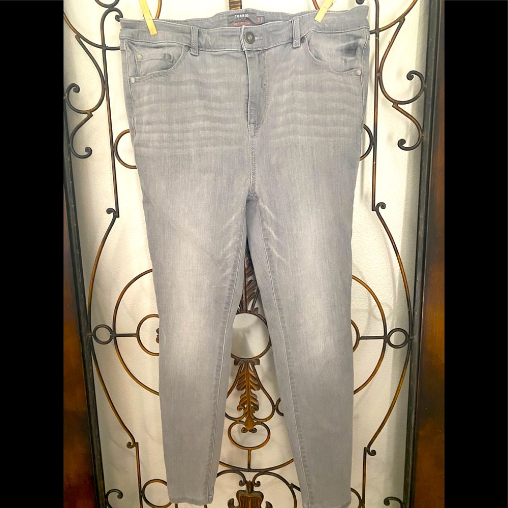 Torrid Super Soft skinny Grey Jeans SZ14 Regular